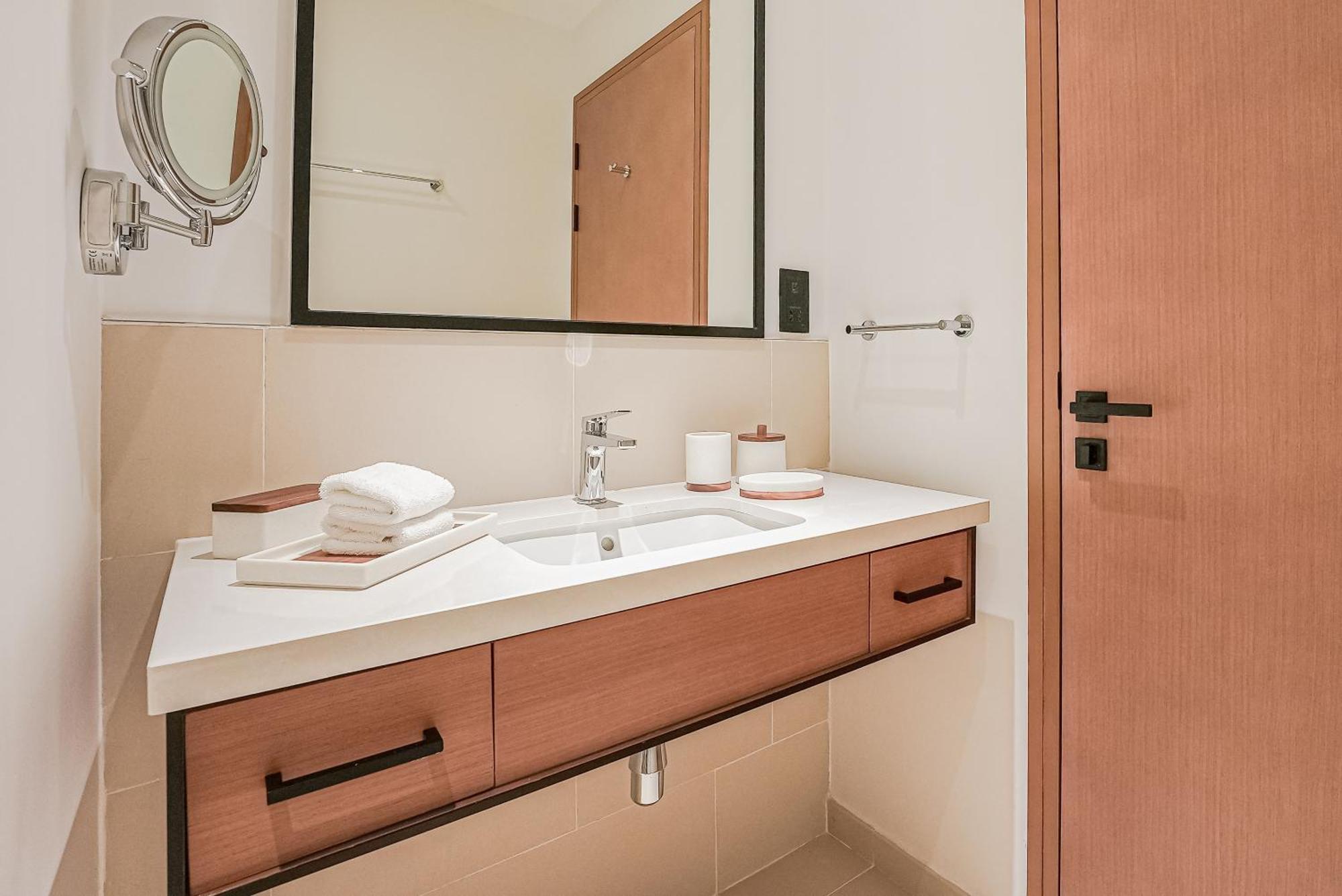 Modern 2Br High Floor Haven In Vida Dubai Marina Lägenhet Exteriör bild